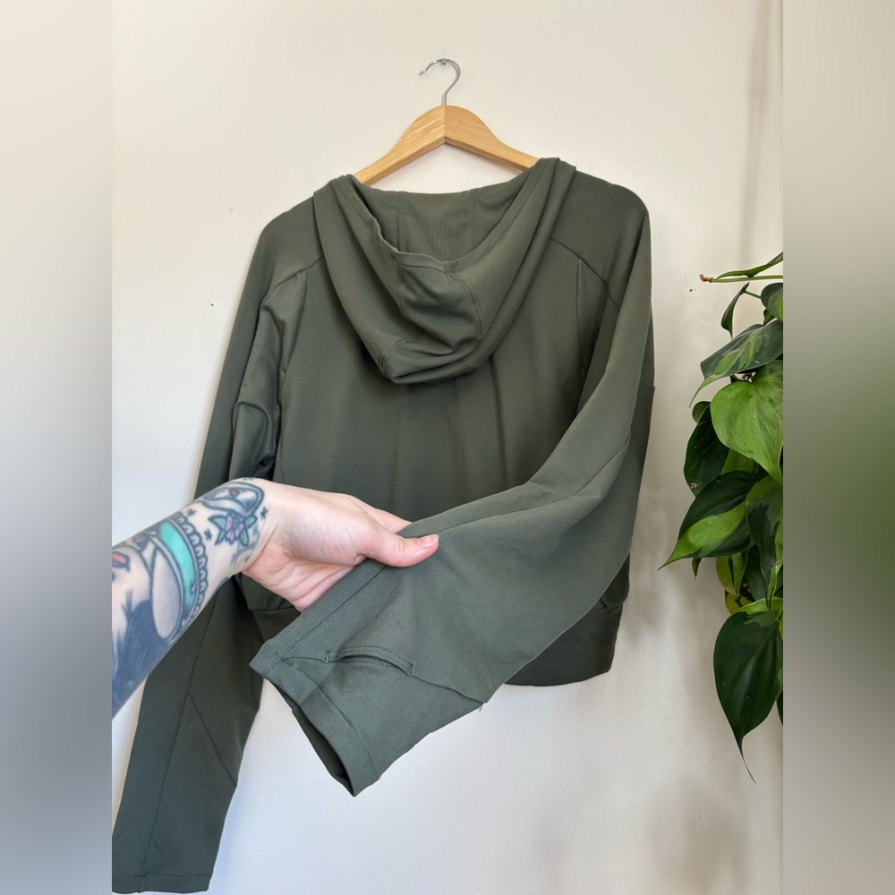 North Face Motivation Wrap Hoodie in Olive - Picture 8 of 8